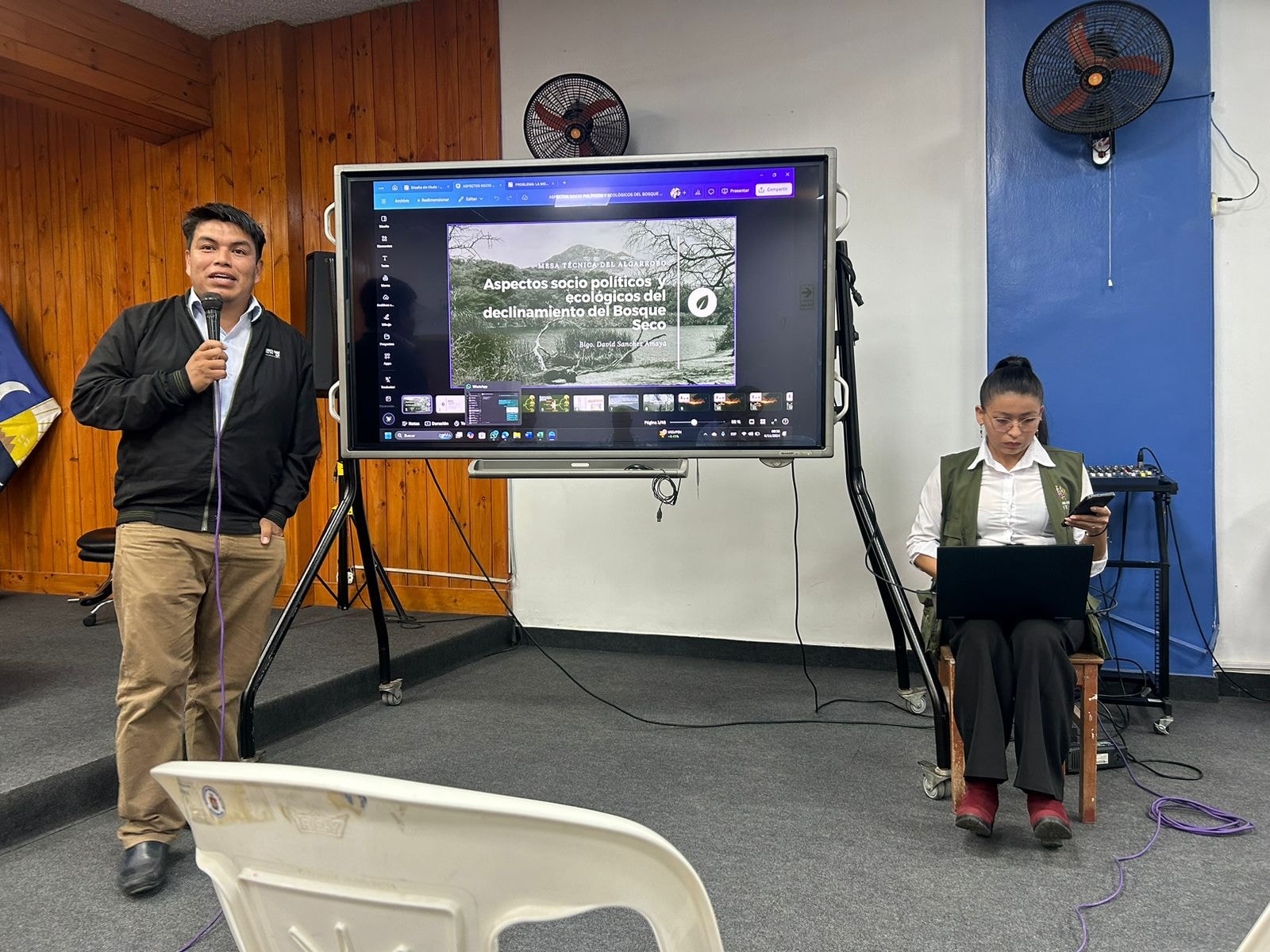 Conferencia sobre bosque seco