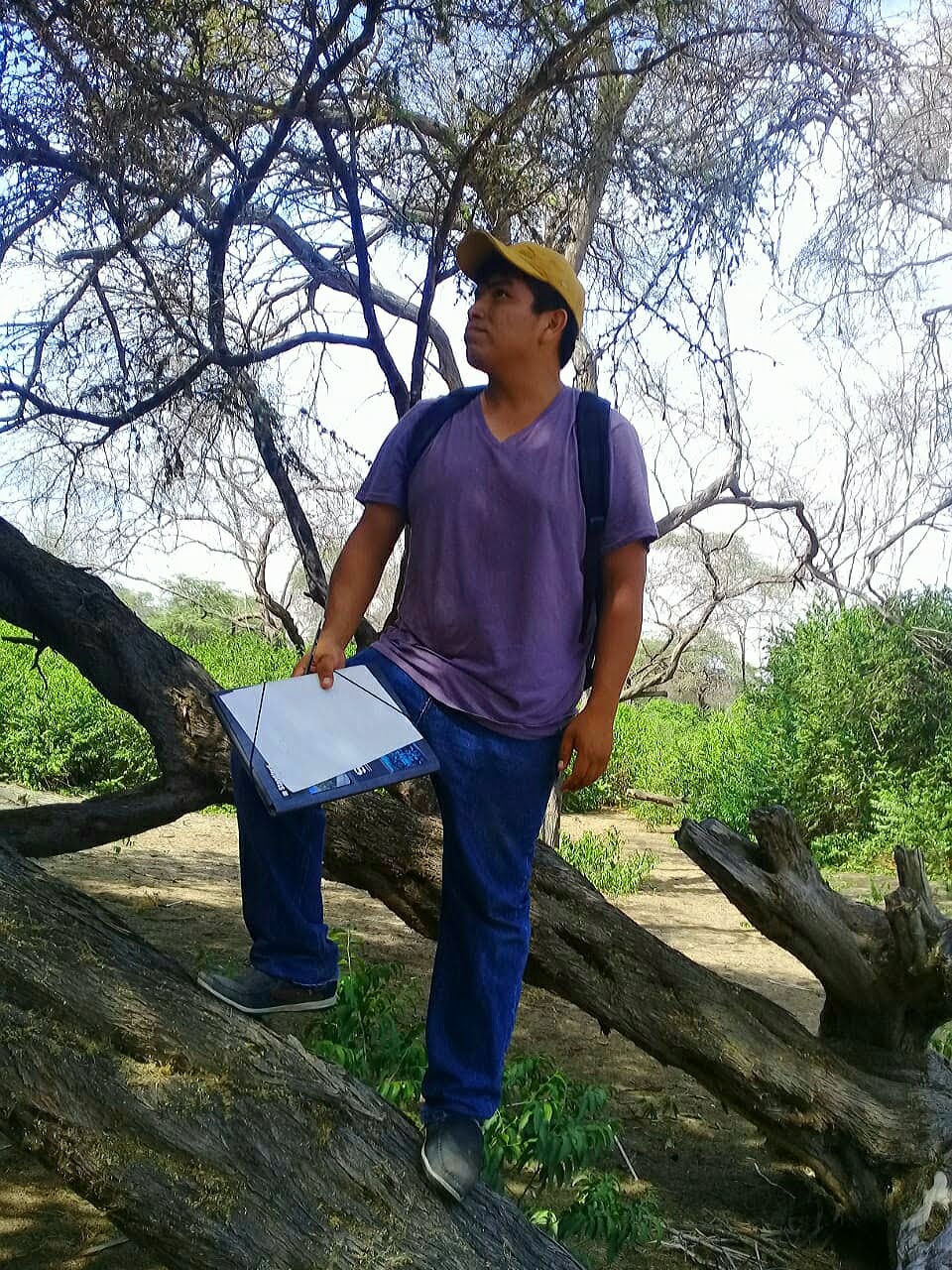 Investigador en bosque seco 2019